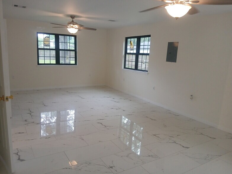 More Photos Of 1506 Avenue D, Katy Office For Sale