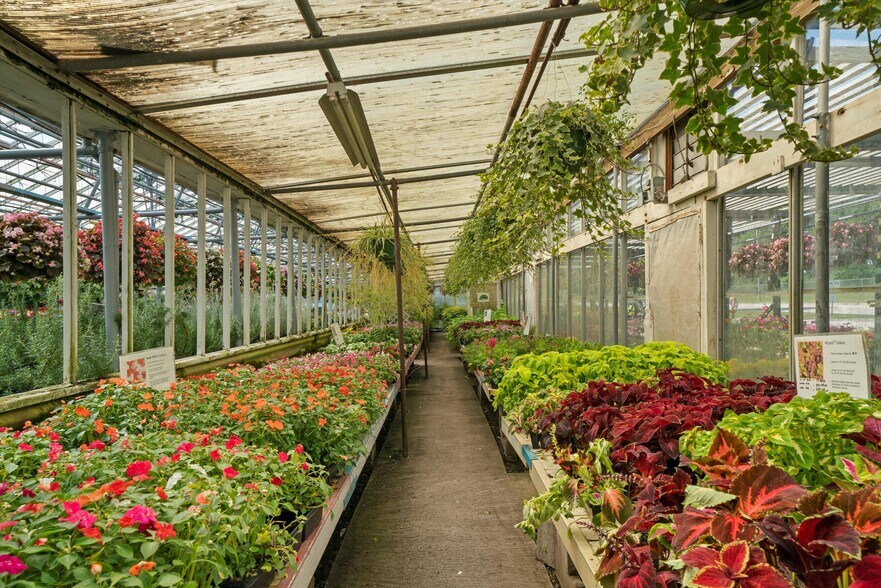 More Photos Of 7117 S Roberts Rd, Bridgeview Garden Center For Sale