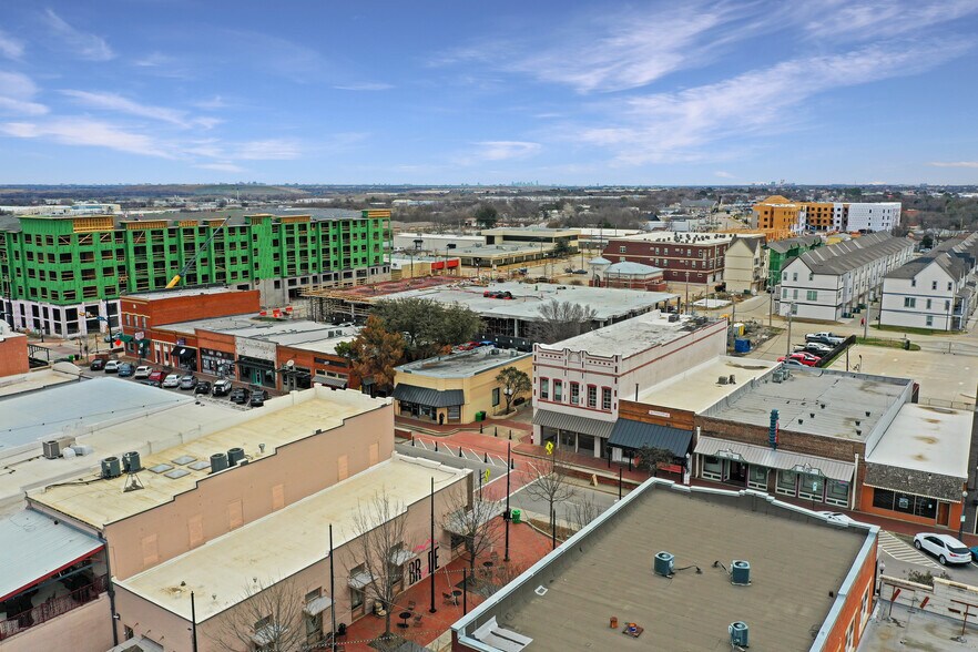 More Photos Of 150 W Main St, Lewisville Bar For Lease