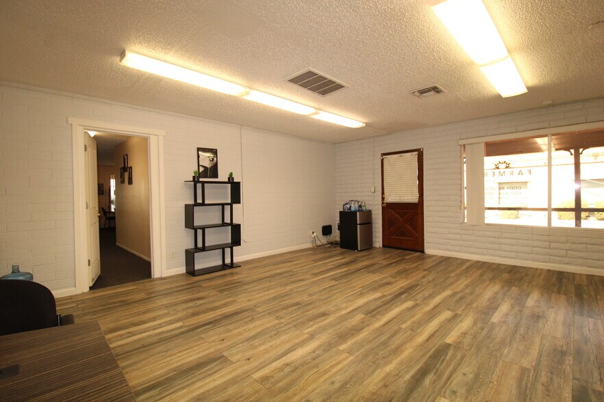 More Photos Of 1000 W Apache Trl, Apache Junction Freestanding For Sale
