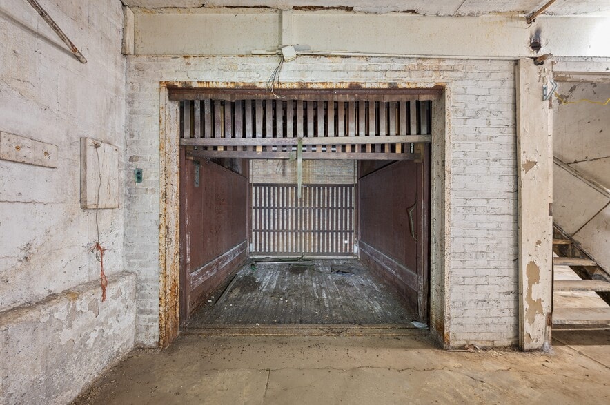 More Photos Of 500 Washington St, Coloma Manufacturing For Lease