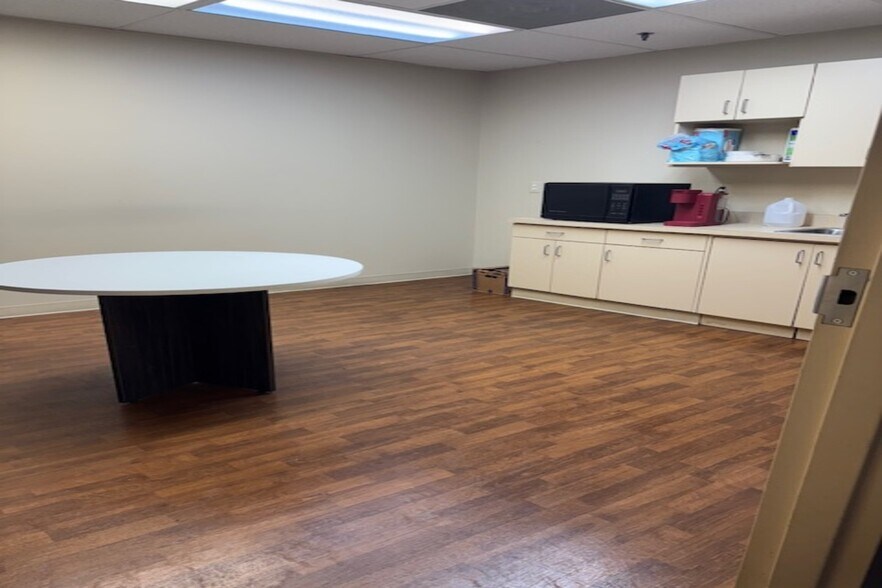 More Photos Of 40 York Rd, Towson Medical For Sale