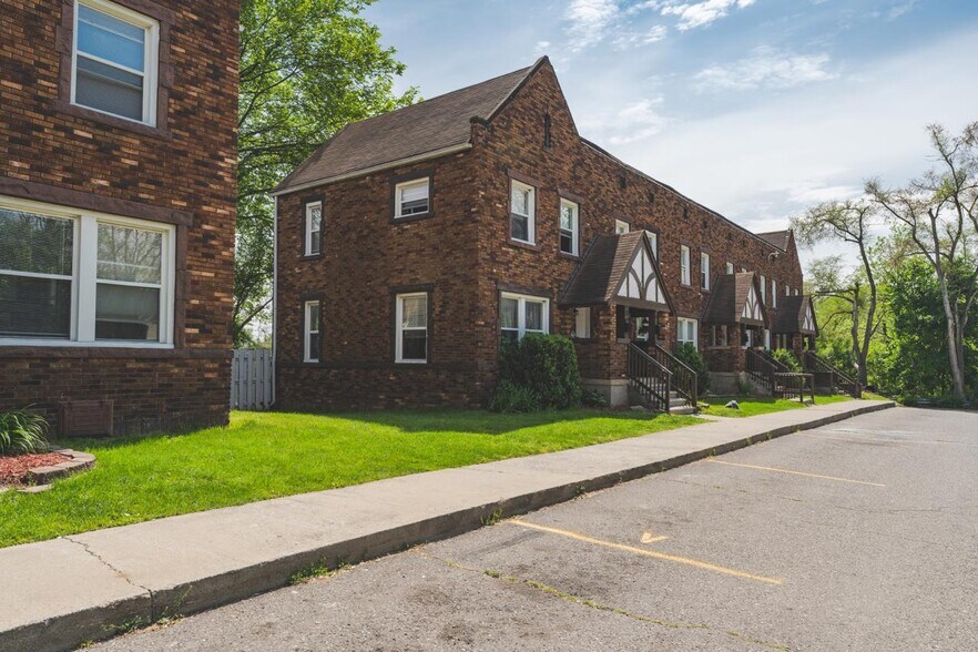 More Photos Of 25 Maynard Ct, Pontiac Apartments For Sale