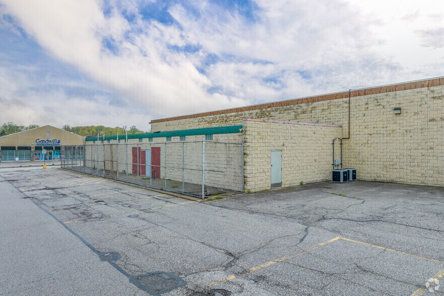 More Photos Of 8535 Tanglewood Sq, Chagrin Falls Unknown For Lease