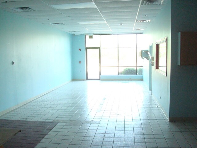 More Photos Of 11300-11314 W Southwest Hwy, Orland Park Storefront Retail Office For Lease