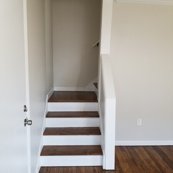 More Photos Of 380 W Outer Dr, Oak Ridge Apartments For Sale