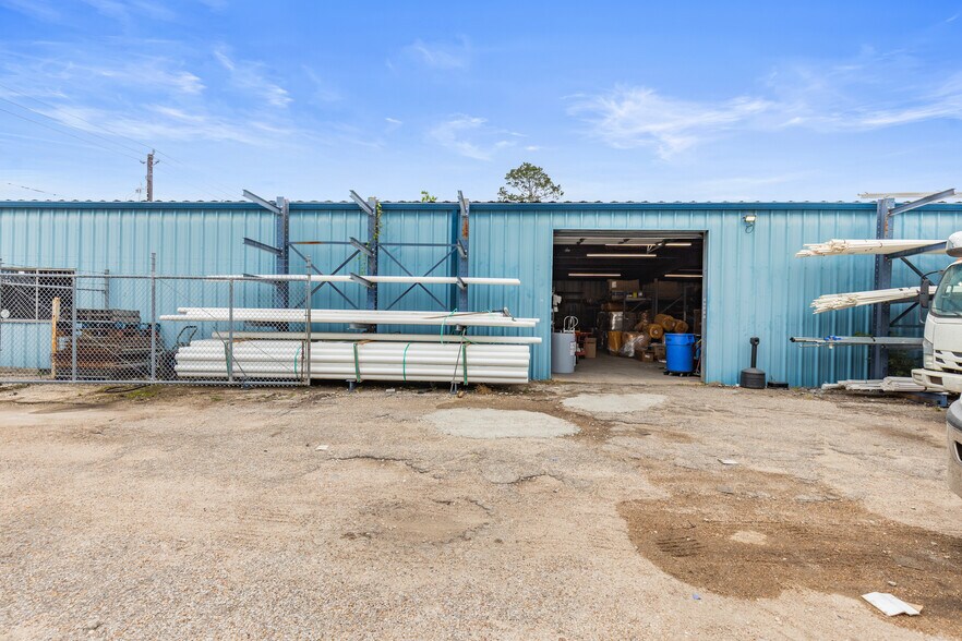 More Photos Of 705 Cedar Bayou Rd, Baytown General Retail For Lease