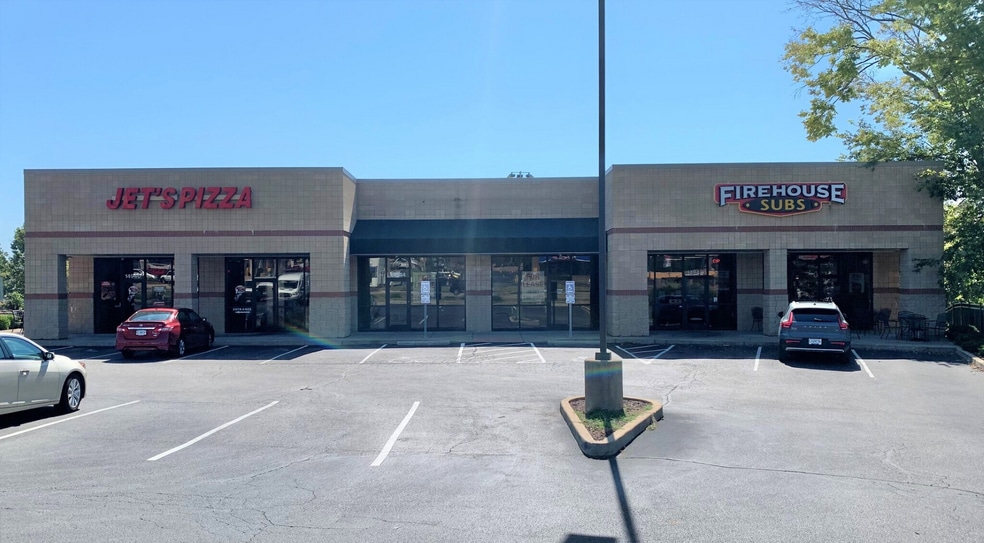 Primary Photo Of 14940-14950 Manchester Rd, Ballwin Restaurant For Lease