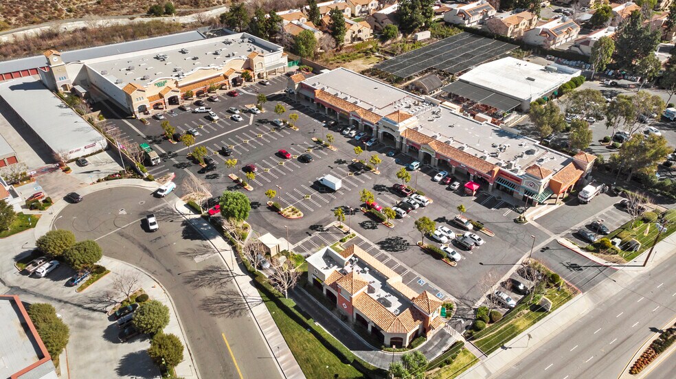 More Photos Of 23780 Newhall Ave, Santa Clarita Unknown For Lease