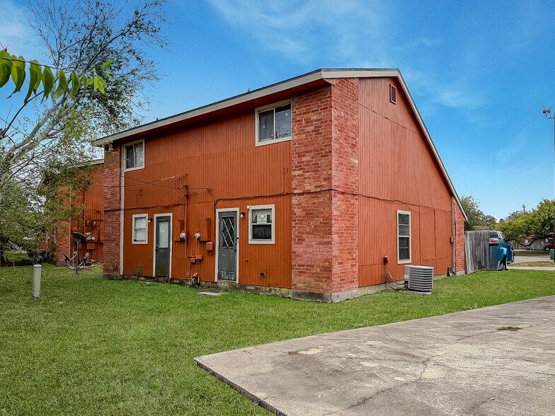 More Photos Of 3701-3740 Thornberry Ct, Corpus Christi Apartments For Sale