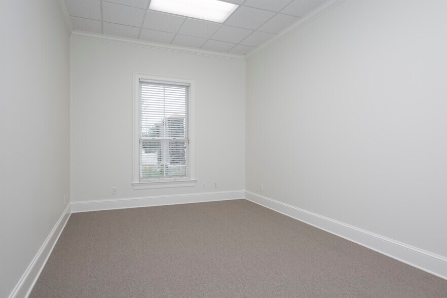 More Photos Of 2461 Tower Dr, Monroe Office For Lease