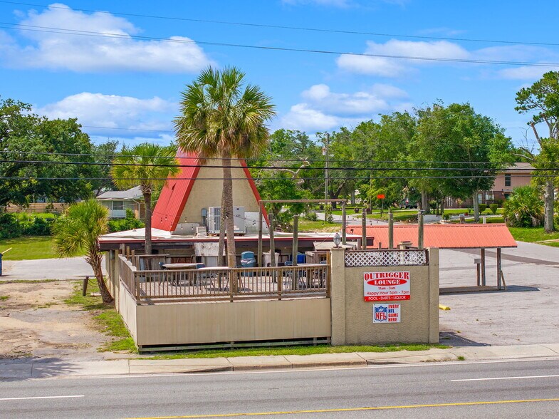 More Photos Of 1623 W 15th St, Panama City Bar For Sale