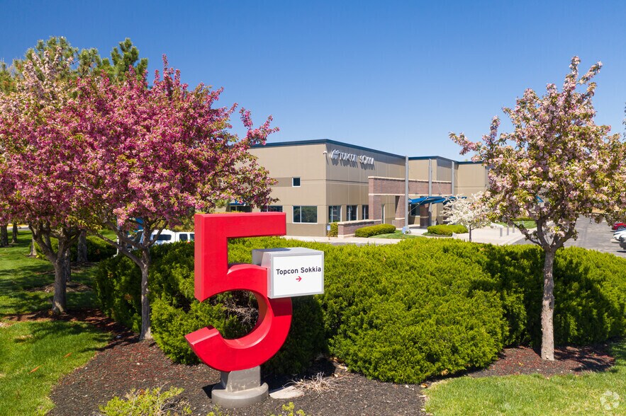 More Photos Of 16900 W 118th St - Bldg 5, Olathe Flex For Lease