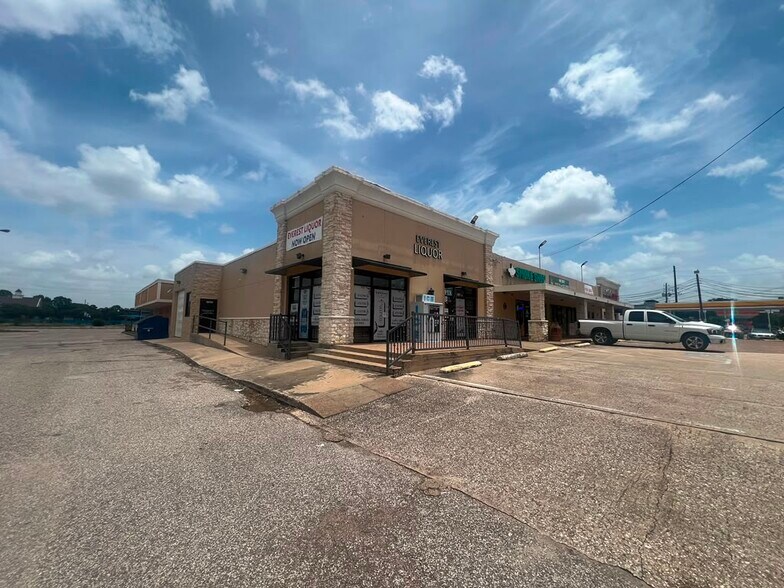 More Photos Of 10218 Westheimer Rd, Houston Freestanding For Lease