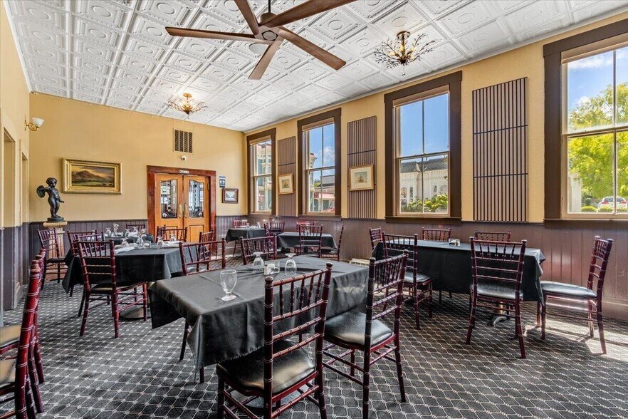 More Photos Of 315 Main St, Ferndale Hotel For Sale