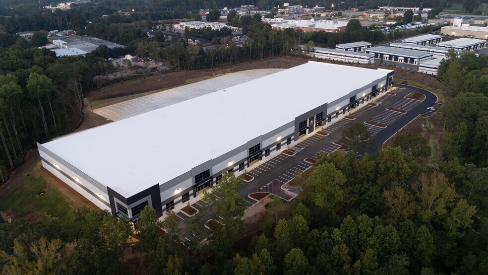 More Photos Of 5720 Trade Dr, Alpharetta Warehouse For Lease