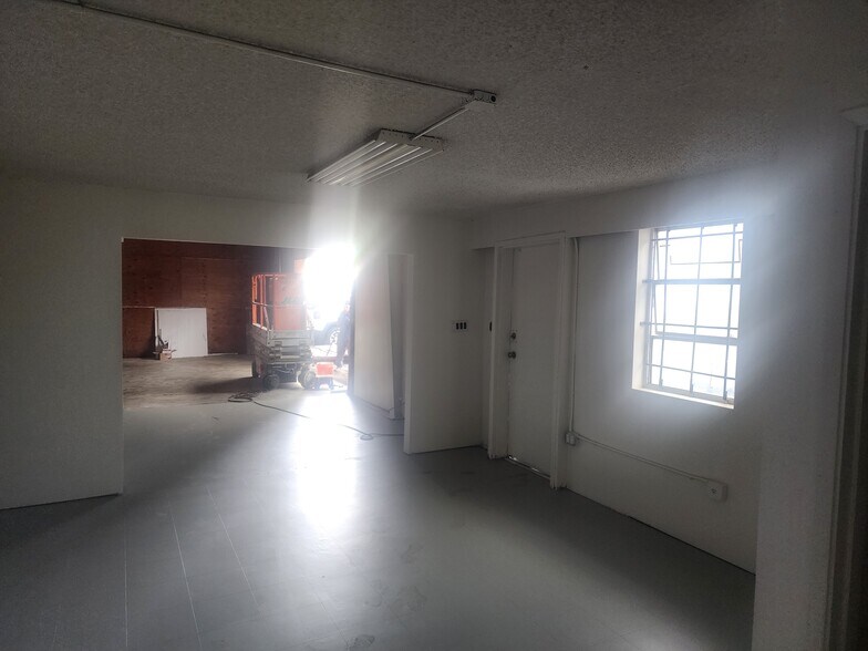 More Photos Of 645 Ahua St, Honolulu Warehouse For Lease