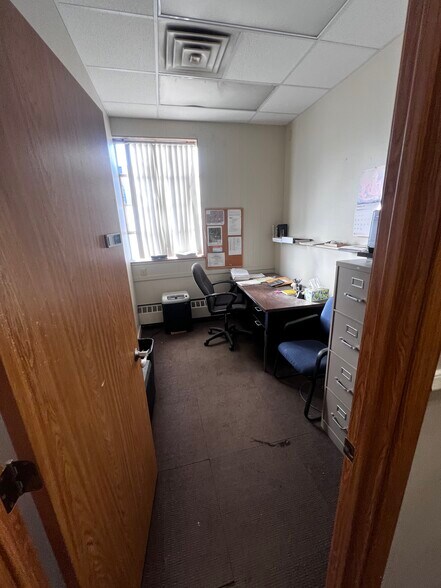 More Photos Of 3520 S Xenwood Ave, Saint Louis Park Manufacturing For Sale