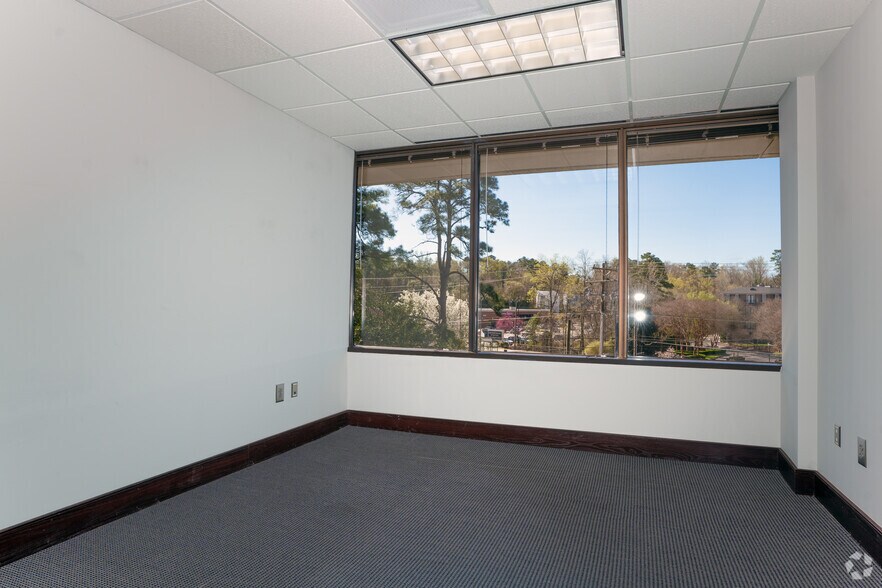 More Photos Of 2626 Glenwood Ave, Raleigh Office For Lease
