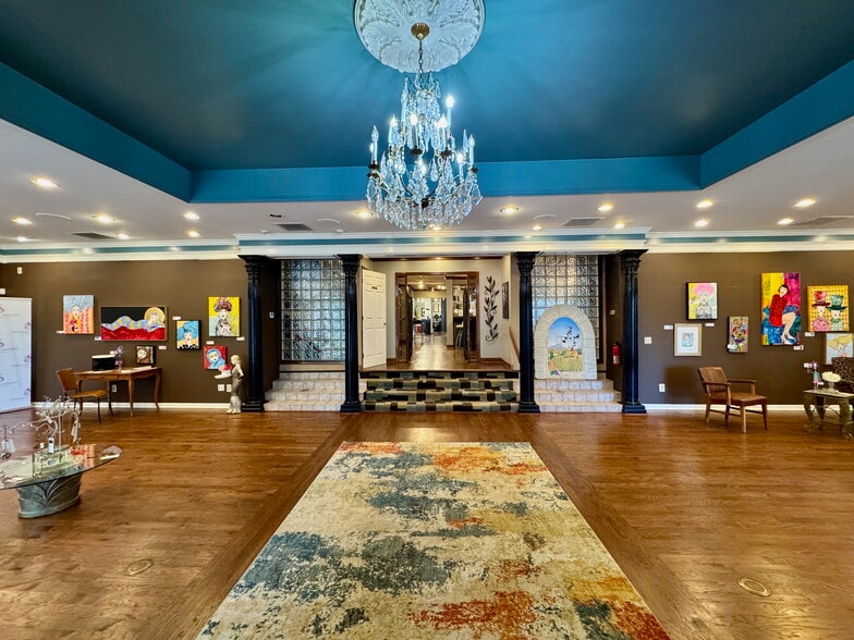 More Photos Of 5149 Wheelis Dr, Memphis Freestanding For Sale