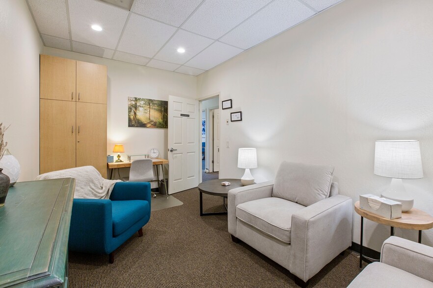 More Photos Of 2401-2417 Park Blvd, Palo Alto Office For Sale