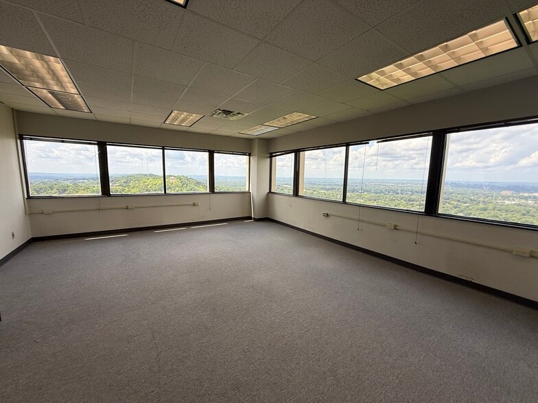 More Photos Of 530 Beacon Pky W, Birmingham Office For Sale