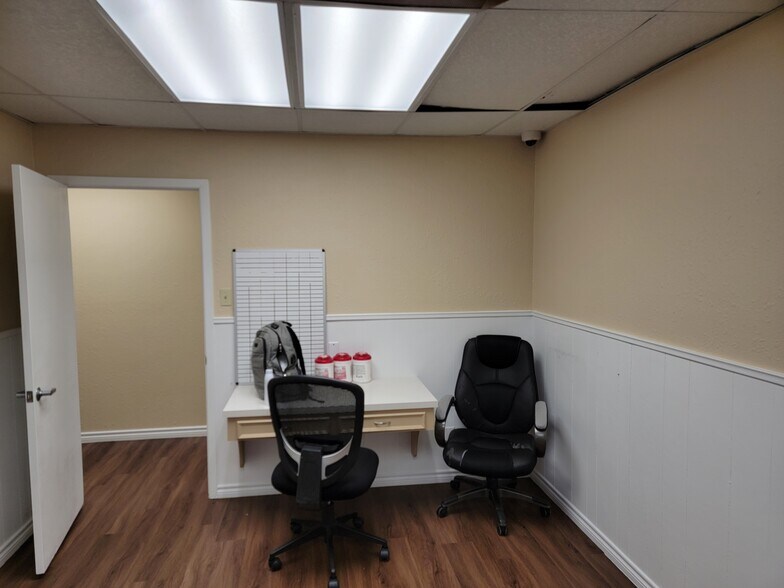 More Photos Of 4405 Lilac Ln, Victoria Medical For Sale