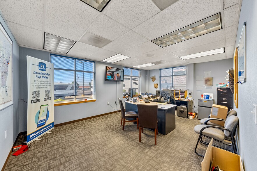 More Photos Of 3976 Crater Lake Ave, Medford Auto Dealership For Lease