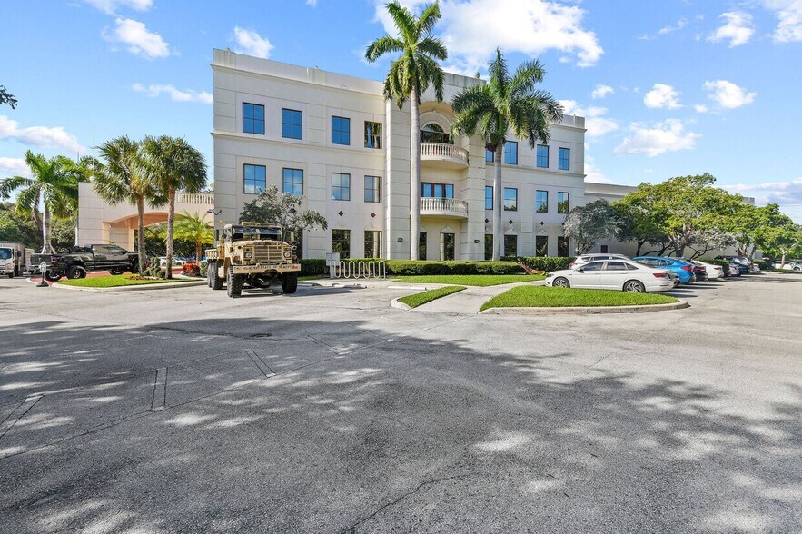 More Photos Of 701 Park of Commerce Blvd, Boca Raton Light Distribution For Lease