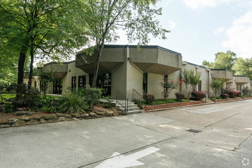 More Photos Of 1110 Kingwood Dr, Kingwood Office For Sale