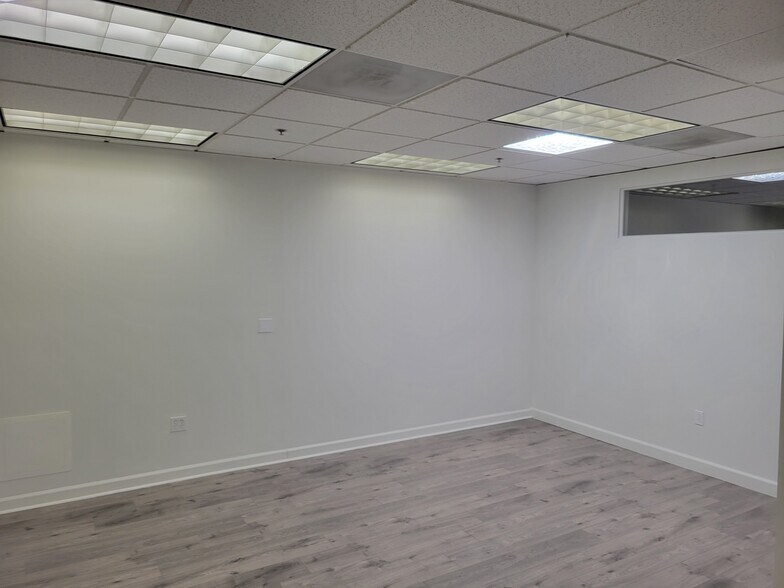 More Photos Of 2626 Foothill Blvd, La Crescenta Loft Creative Space For Lease