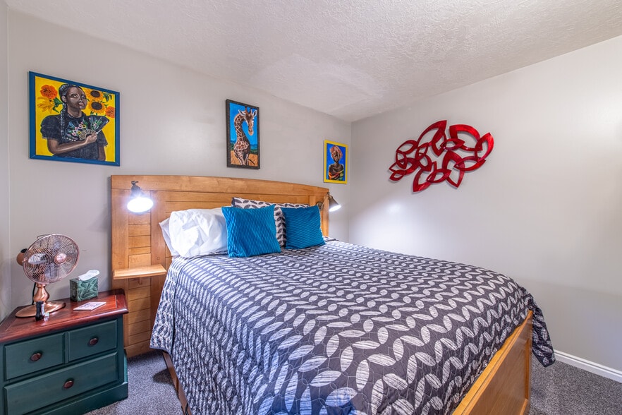More Photos Of 29 Canyon View Dr, Springdale Hospitality For Sale