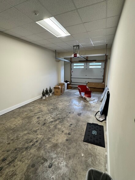 More Photos Of 101 Neal Pl, High Point Office For Lease