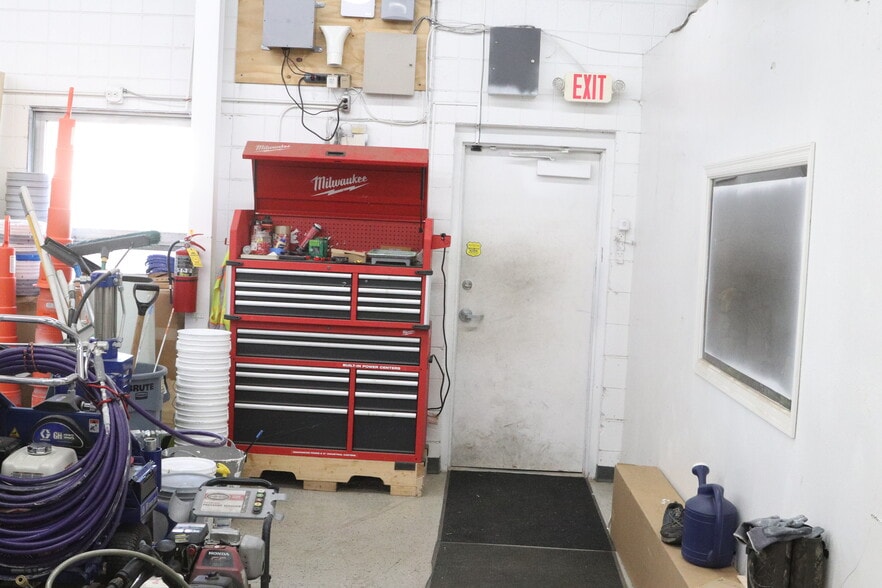 More Photos Of 4583 American Road rd, Rockford Flex For Lease