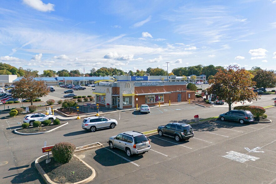 More Photos Of 471 S Oxford Valley Rd, Fairless Hills Unknown For Lease