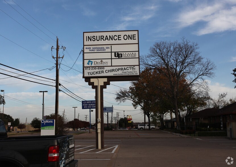 More Photos Of 712 N Hampton Rd, DeSoto Storefront Retail Office For Lease