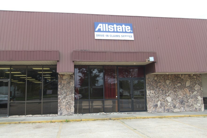 Primary Photo Of 421 W Tunnel Blvd, Houma Storefront For Sale