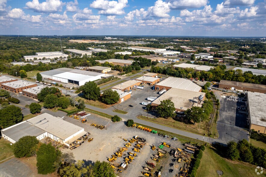 More Photos Of 227-325 Crompton St, Charlotte Warehouse For Lease