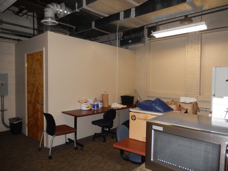 More Photos Of 46 Aston St, Asheville Light Manufacturing For Lease