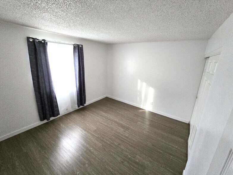 More Photos Of , Las Vegas Multifamily For Sale