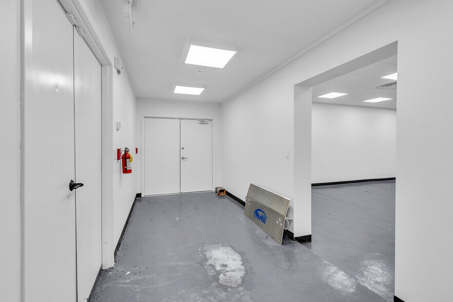 More Photos Of 736 Mantoloking Rd, Brick Storefront For Sale