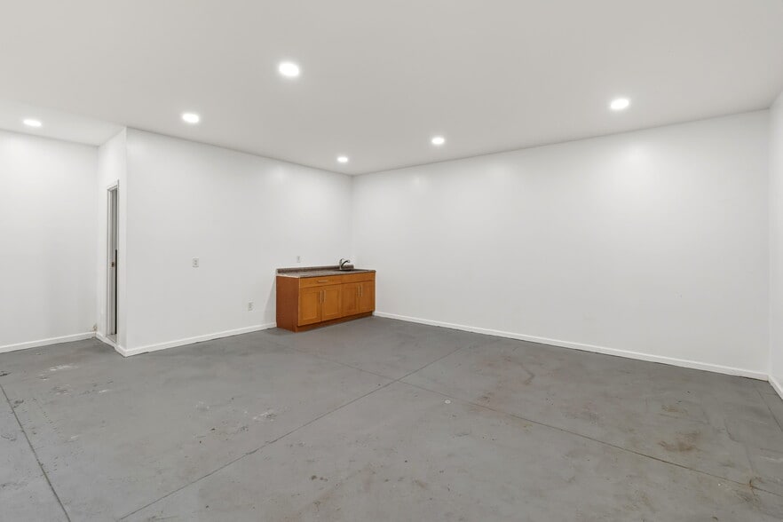 More Photos Of 104-110 Harrison Ave, Jersey City Warehouse For Lease