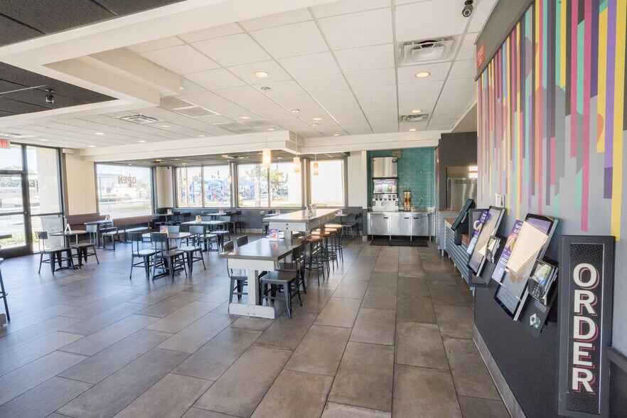 More Photos Of 18772 Valley Blvd, Bloomington Fast Food For Sale