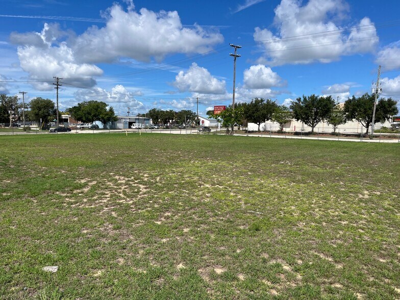 More Photos Of 523 Pear St, Sebring Warehouse For Sale