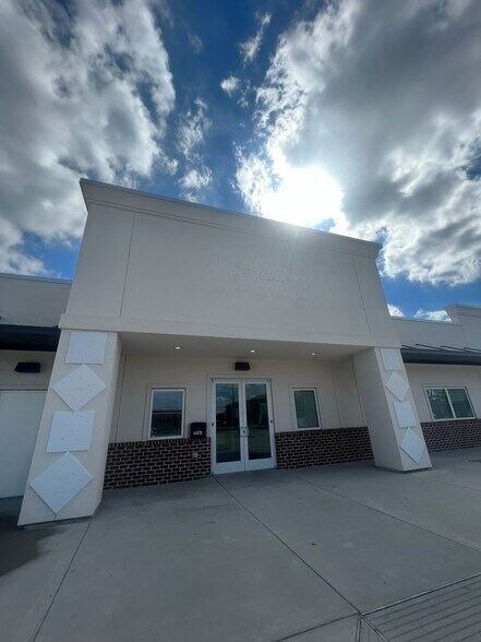 More Photos Of 15221 Spencer Rd, Houston General Retail For Lease