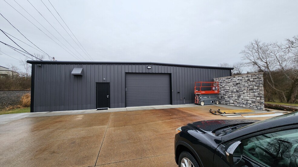 More Photos Of 272 E Kemper Rd, Loveland Industrial For Lease
