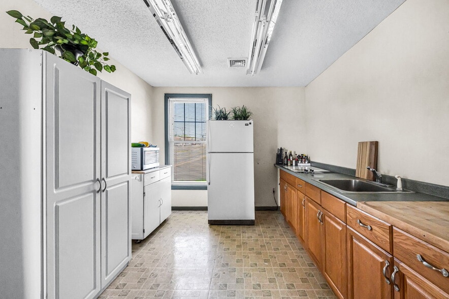 More Photos Of 526 College Hwy, Southwick Specialty For Sale