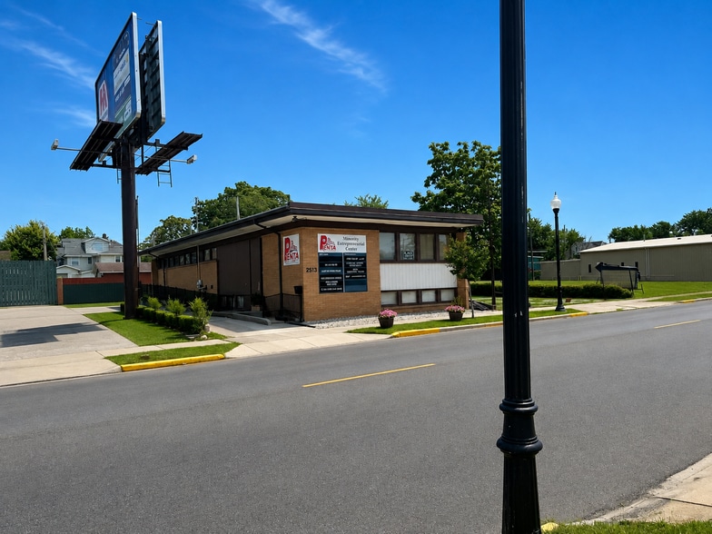 More Photos Of 2513 S Calhoun St, Fort Wayne Office For Sale