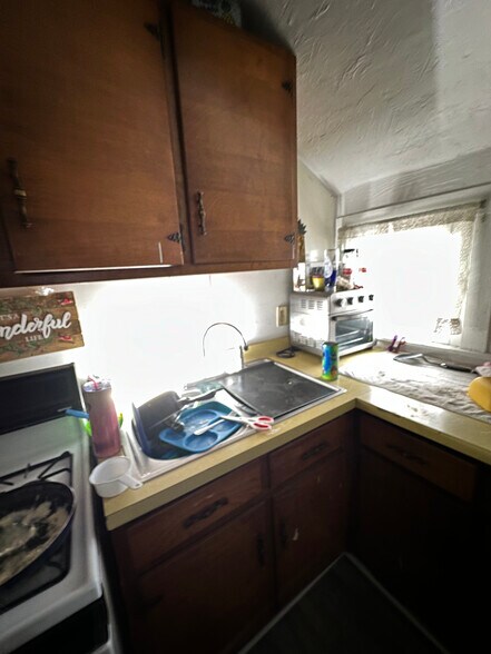 More Photos Of 1831 N C St, Elwood Apartments For Sale