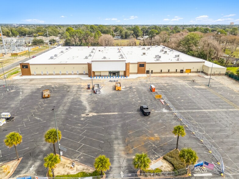 More Photos Of 546 Mary Esther Cut Off NW, Fort Walton Beach General Retail For Lease